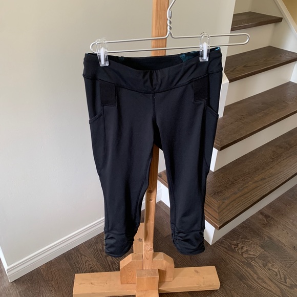 Lucy cropped Leggings size XS black w/ neon turquoise accents - Picture 5 of 6